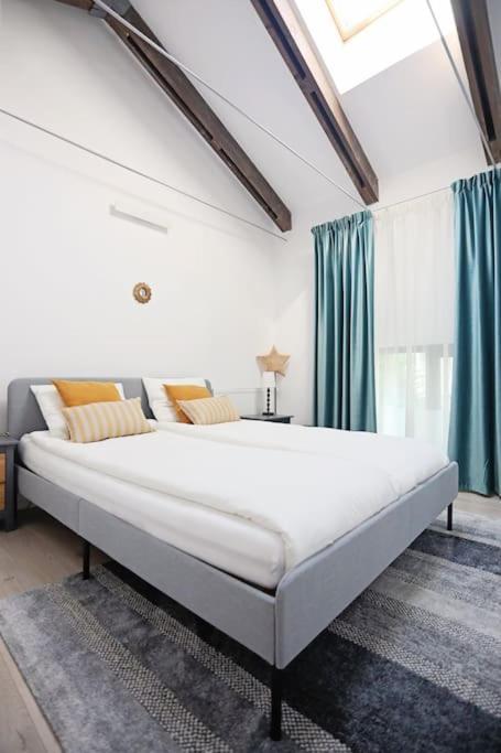 Moft Loft. Lovely, Comfy Apartment. * קלוז'-נאפוקה